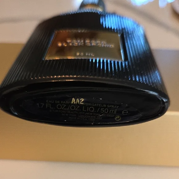 Tom Ford Black Orchid Perfume - Black and Gold - Picture 4 of 6